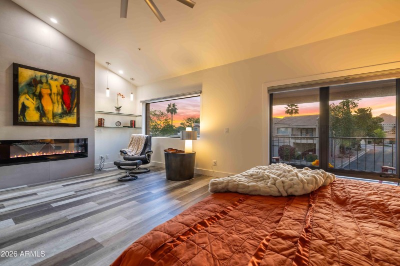 BEDROOM ELECTRIC FIREPLACE ELECTRIC