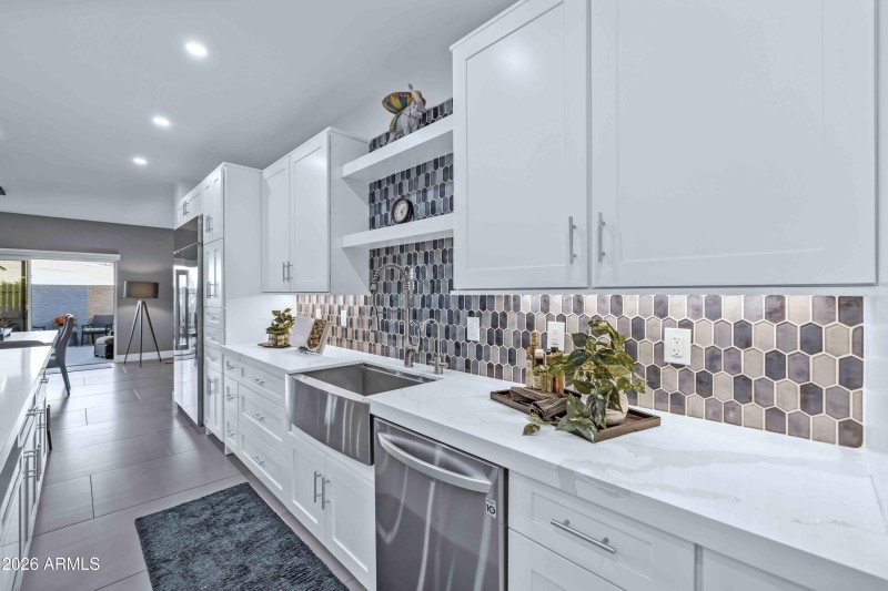 KITCHEN FARM SINK & DISHWASHER