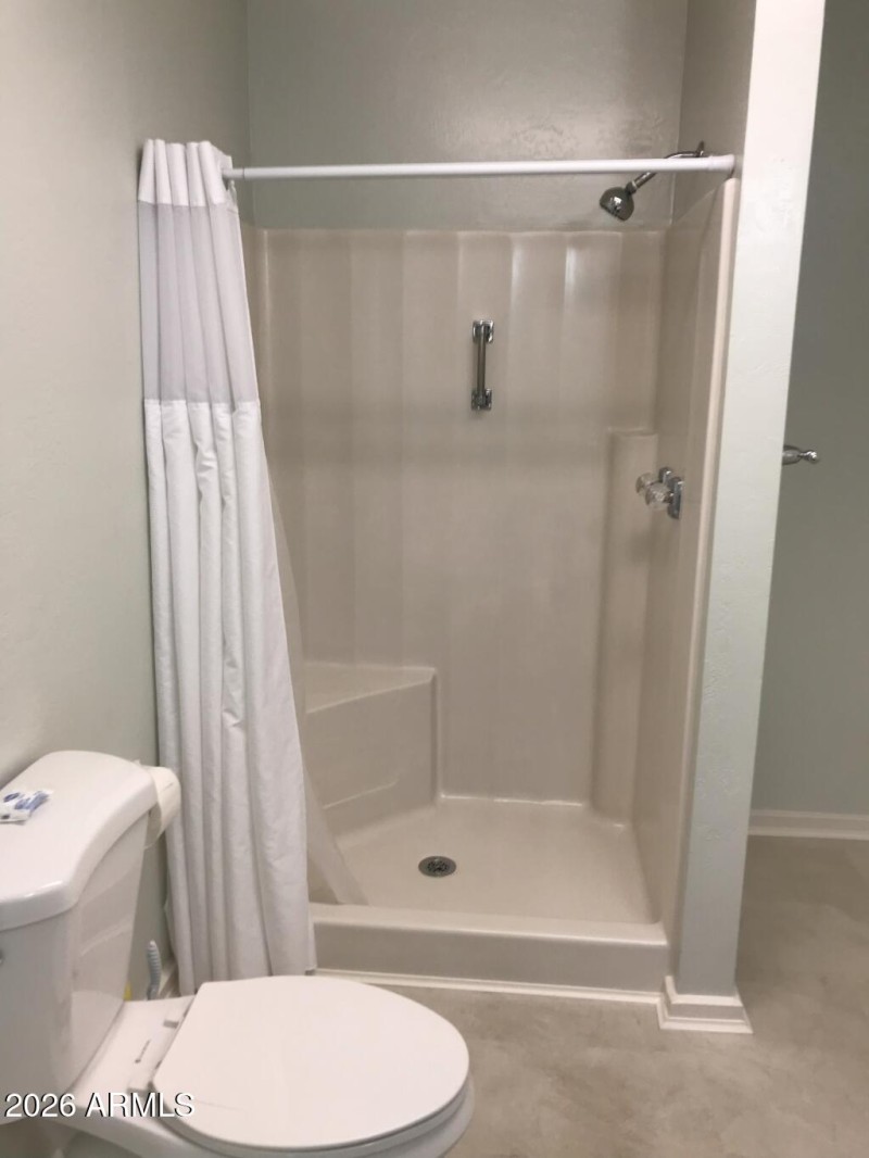 Apt B - Bath+Laundry-03