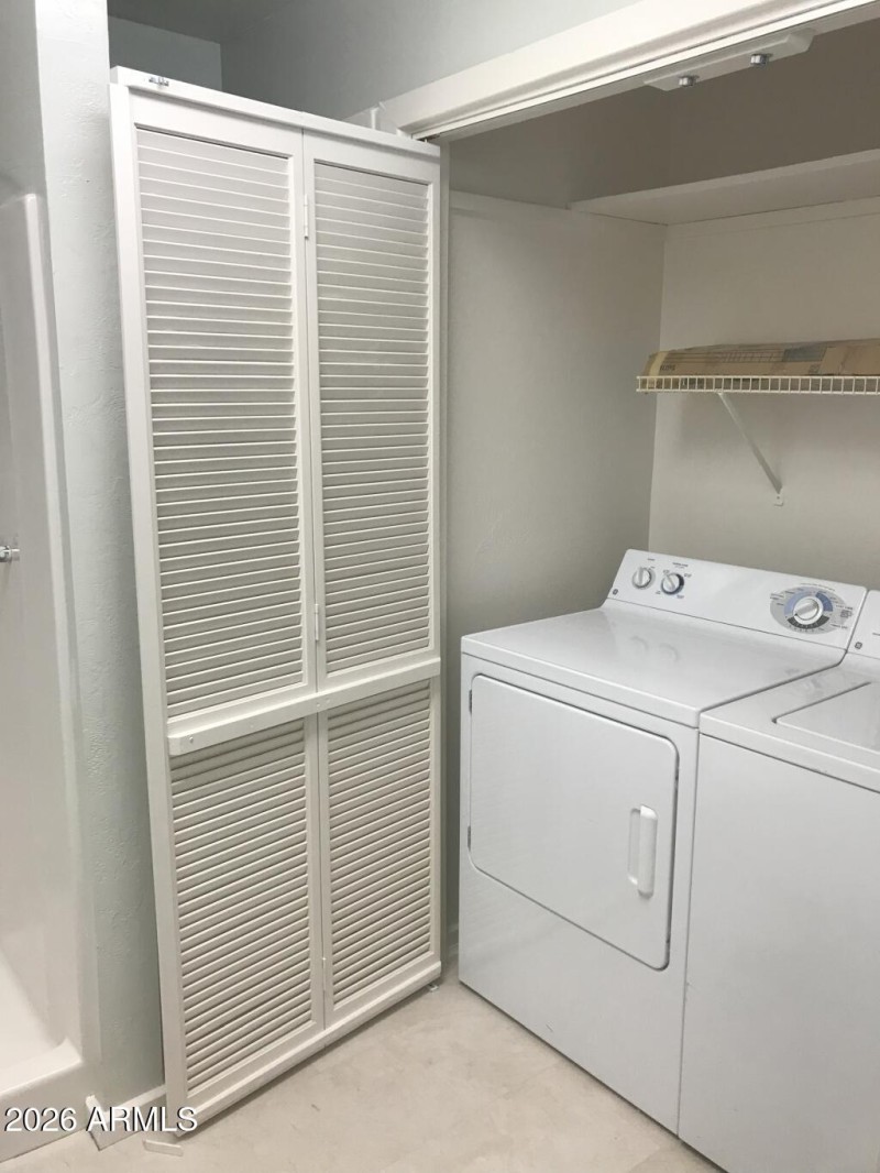 Apt B - Bath+Laundry-02