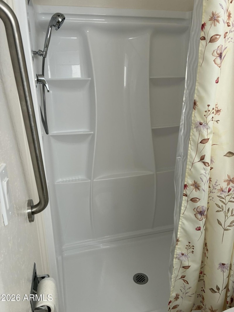 Apt C - Bath-Master-03