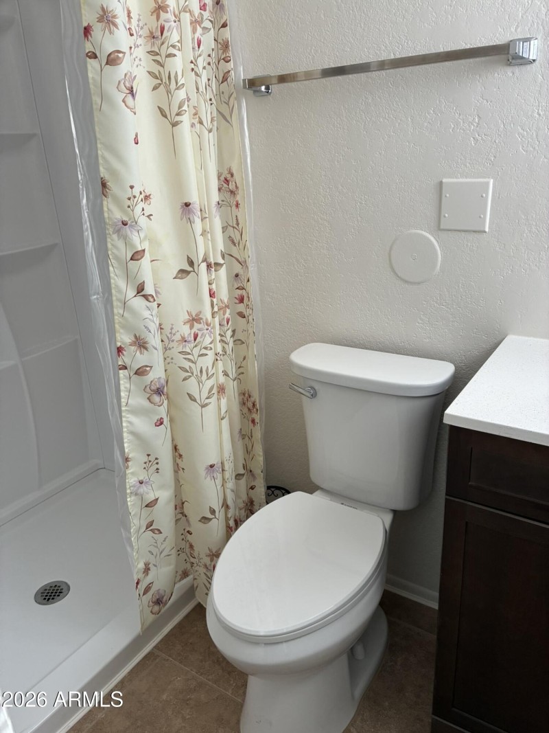 Apt C - Bath-Master-02