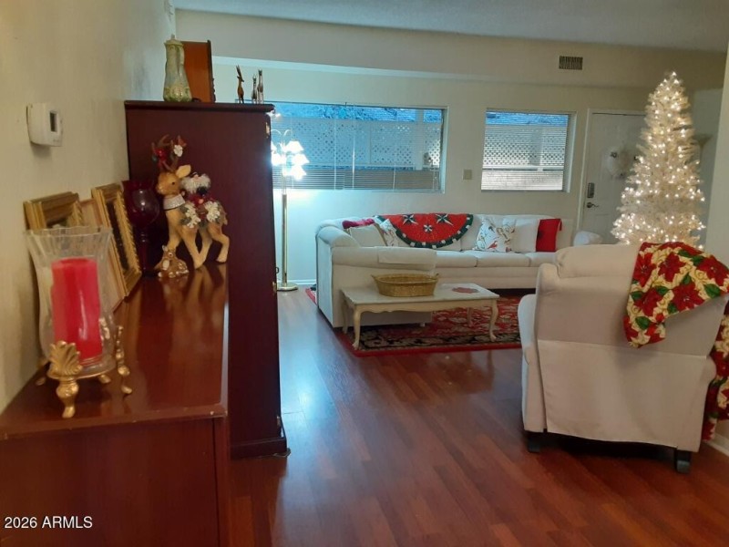 Apt C - LivingDining-01