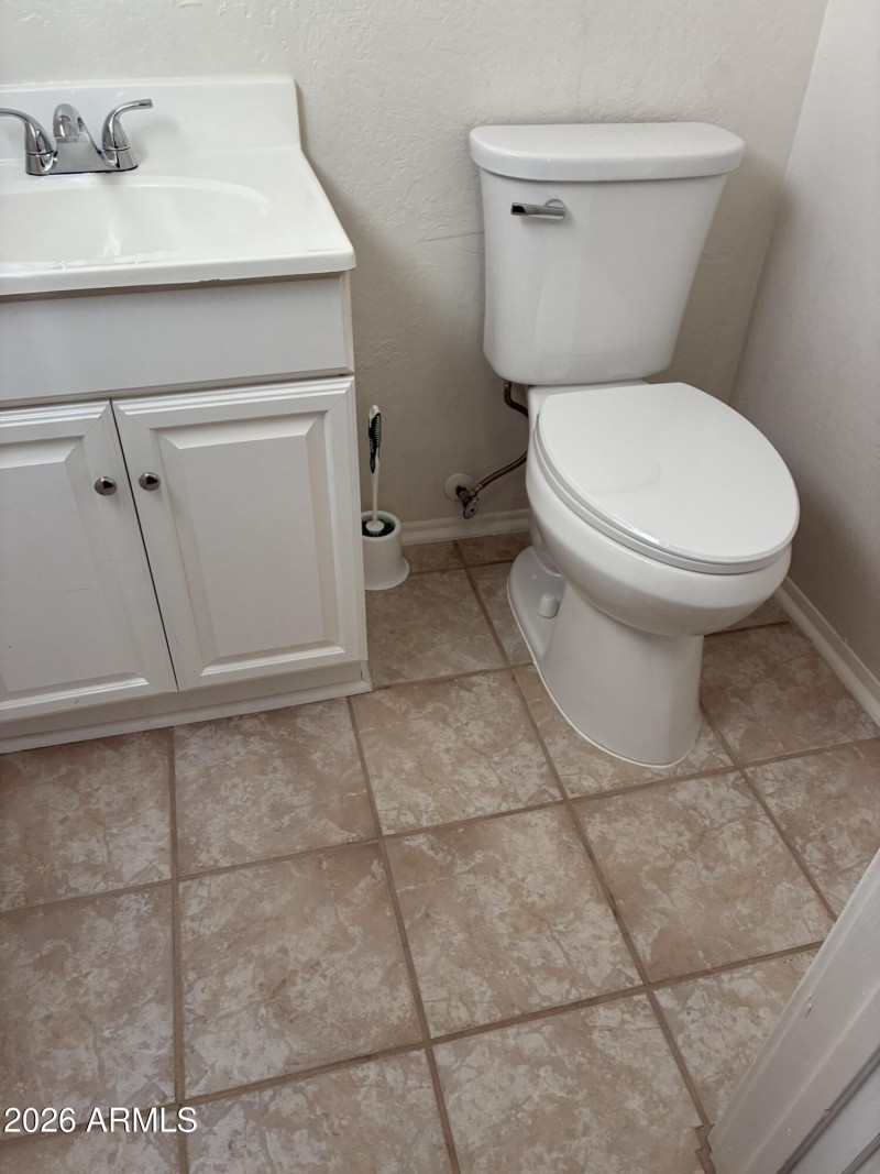 Apt C - Bath-Guest-03