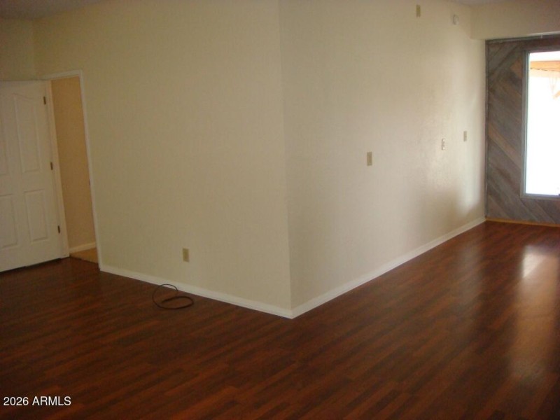 Apt C - LivingDining-06