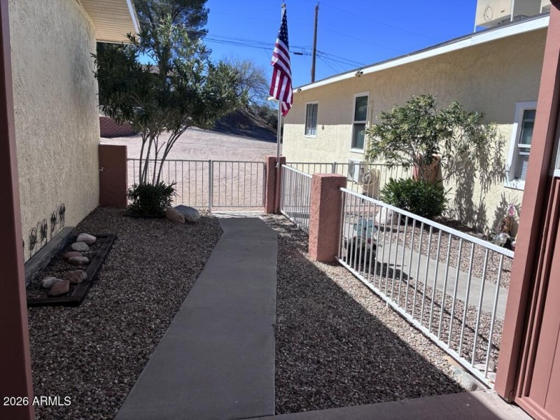 Apt C - PatioCourtyard-01