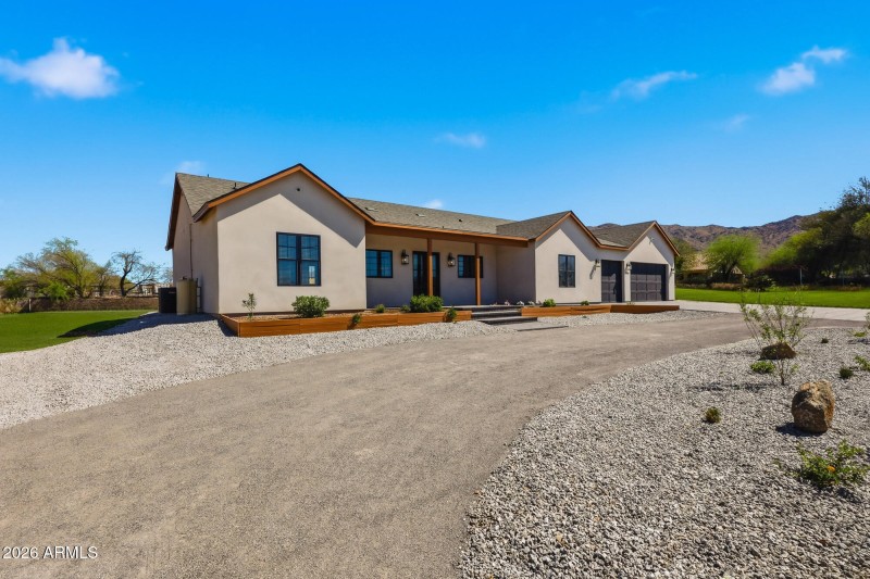 4 Bed 2.5 Bath 1 Acre Nearly Off Grid