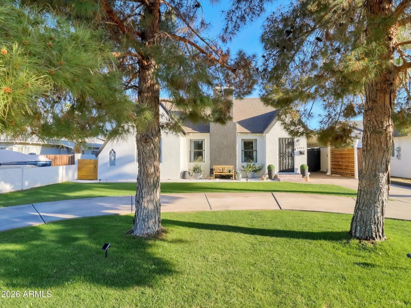 02-2204 E Whitton Avenue-2