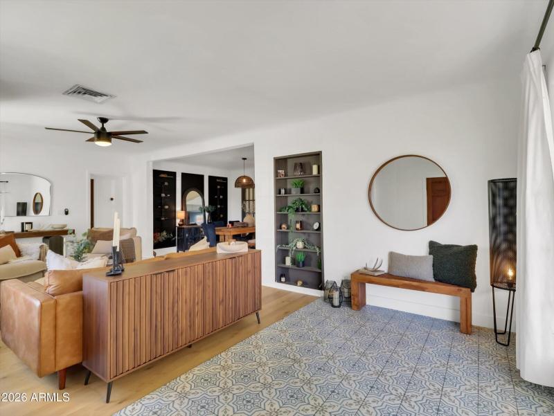 05-2204 E Whitton Avenue-5