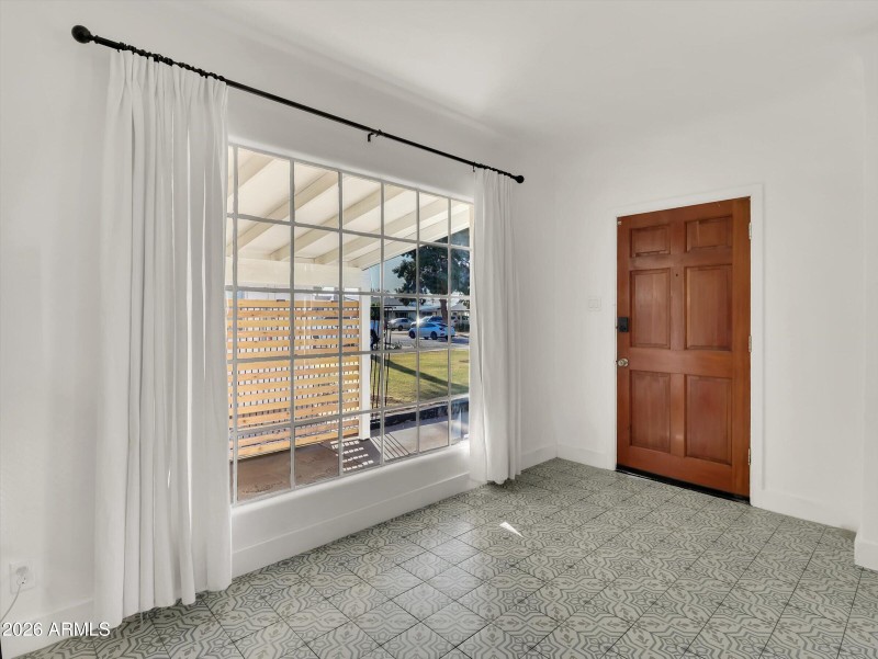 07-2204 E Whitton Avenue-7