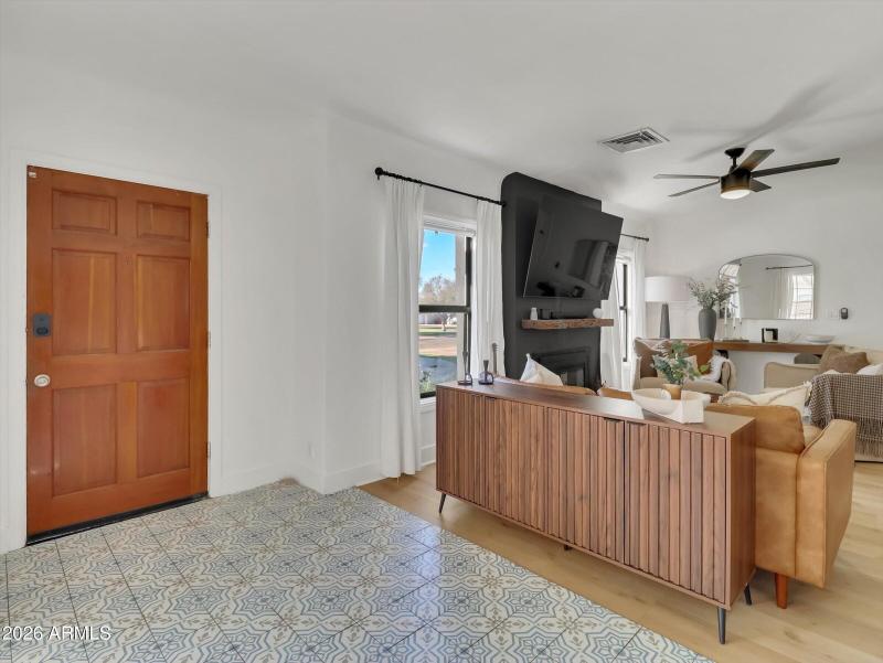 08-2204 E Whitton Avenue-8