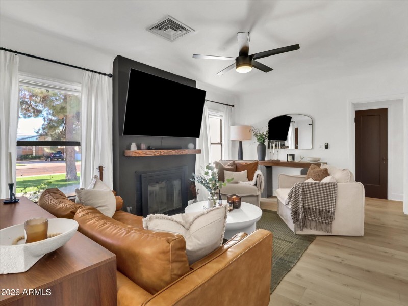 09-2204 E Whitton Avenue-9