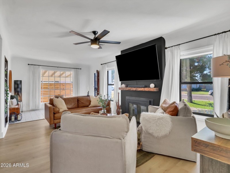 10-2204 E Whitton Avenue-10