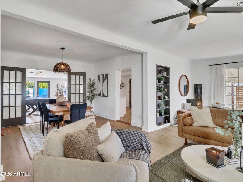 11-2204 E Whitton Avenue-11