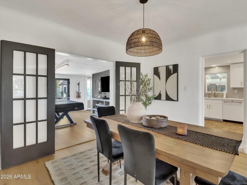 15-2204 E Whitton Avenue-15