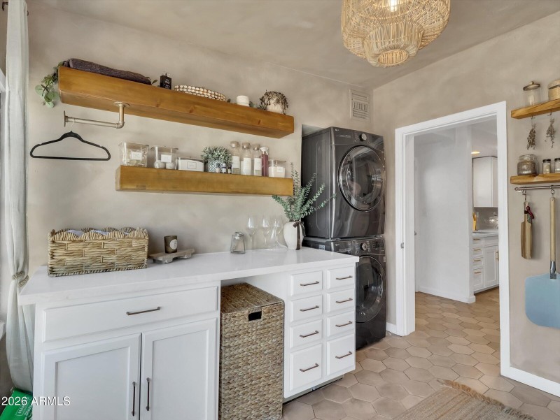 21-2204 E Whitton Avenue-21