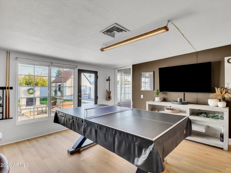 23-2204 E Whitton Avenue-23