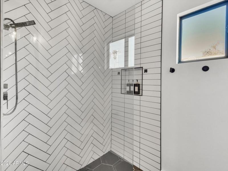 30-2204 E Whitton Avenue-30