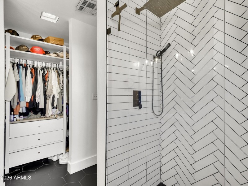 31-2204 E Whitton Avenue-31