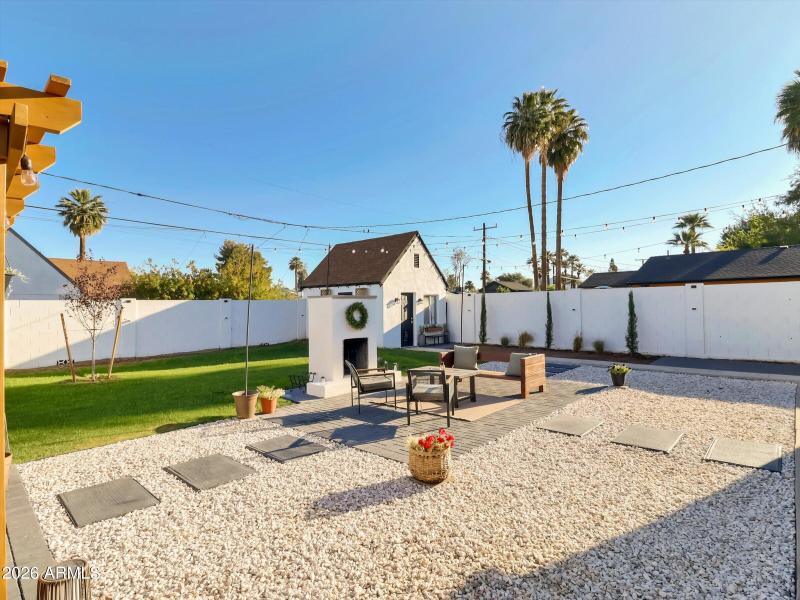 34-2204 E Whitton Avenue-34