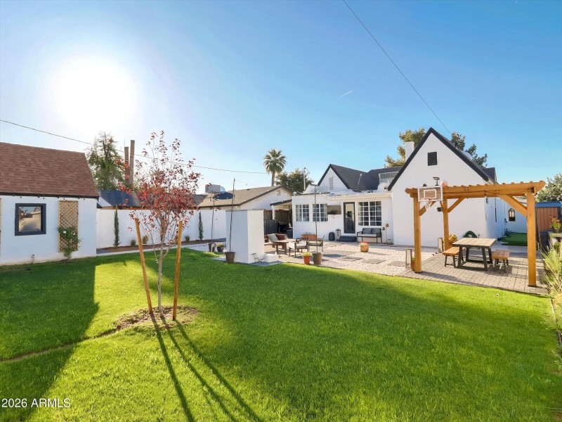 37-2204 E Whitton Avenue-37