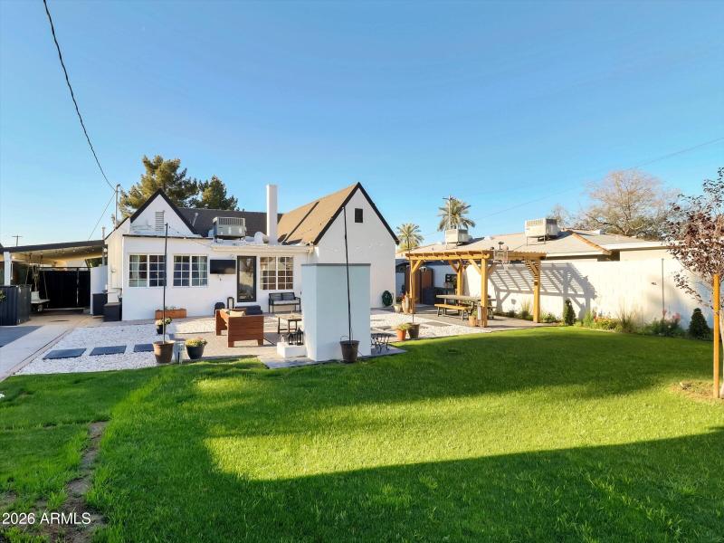 38-2204 E Whitton Avenue-38