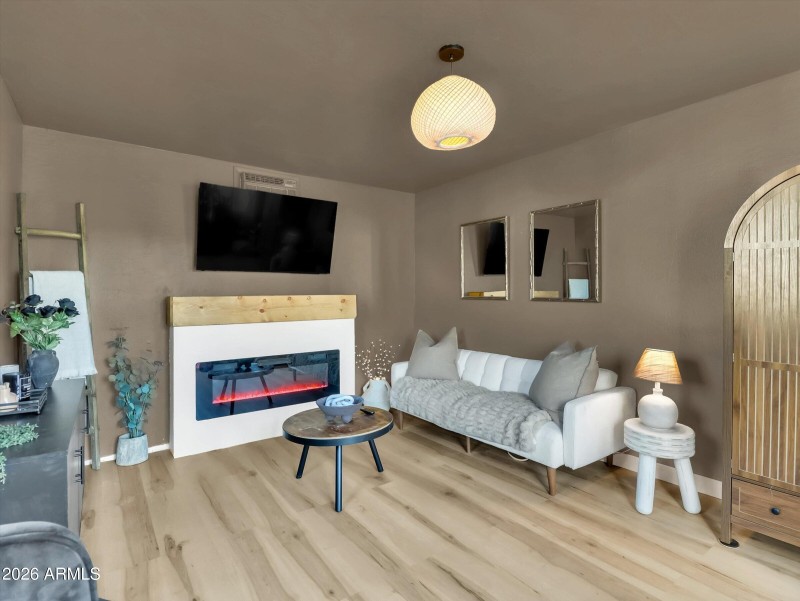 41-2204 E Whitton Avenue-41