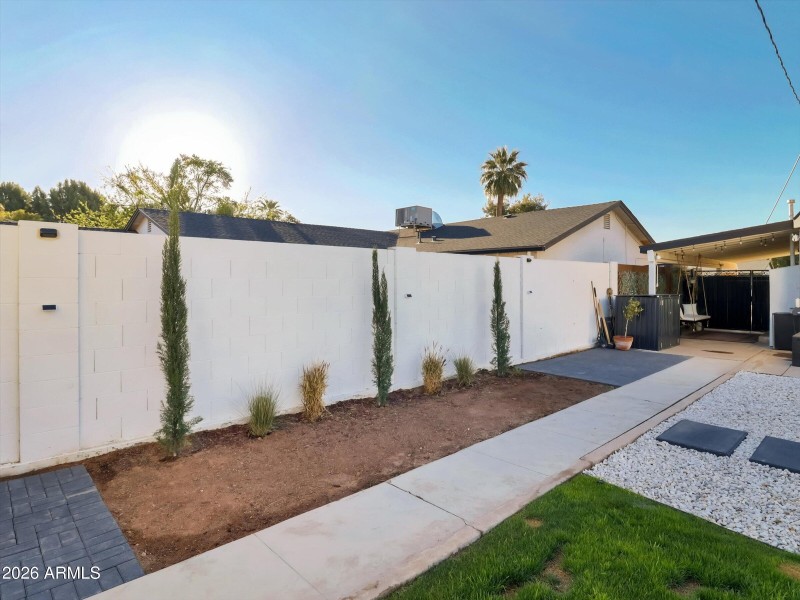 43-2204 E Whitton Avenue-43