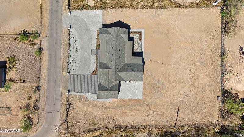 Open Acreage & Room for Toys