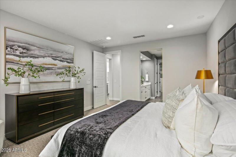 20-Primary Suite Details