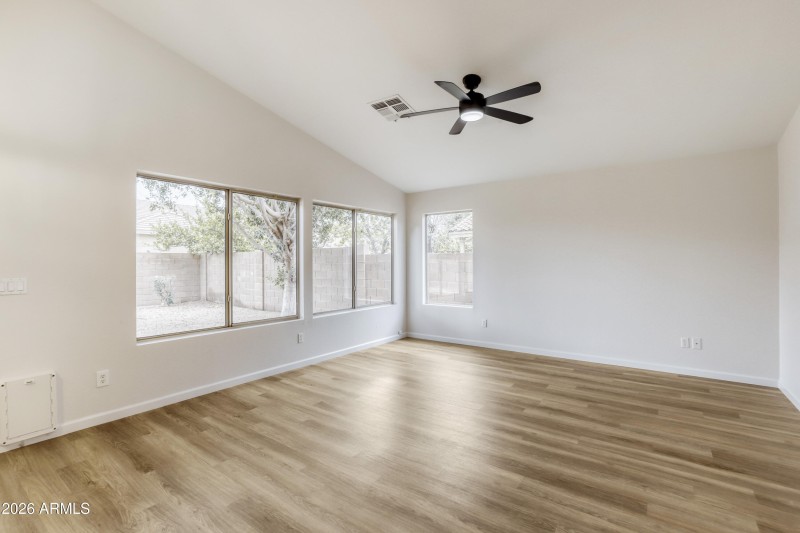 311 E Laredo Ave - Print Quality - 010 -