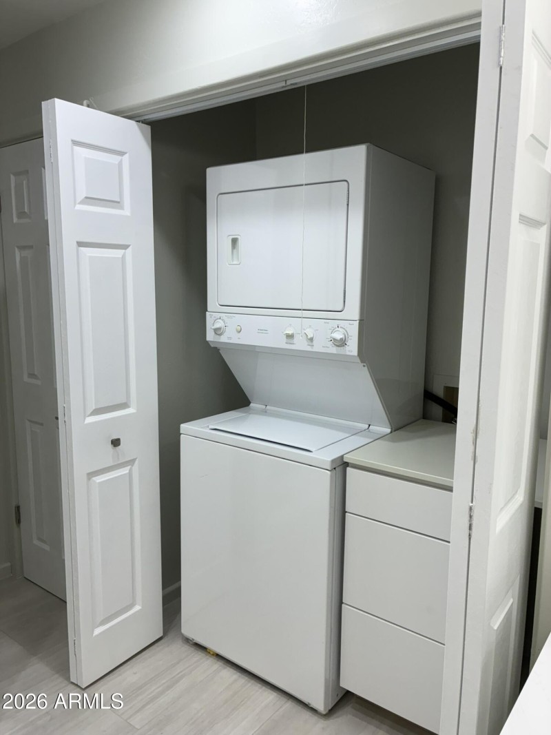 Apt A - Bath+Laundry-06