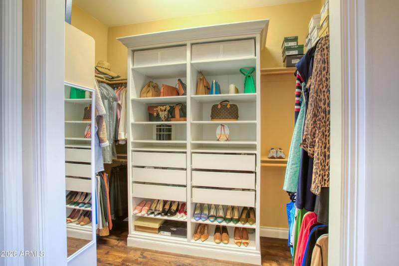 Primary Closet (2)