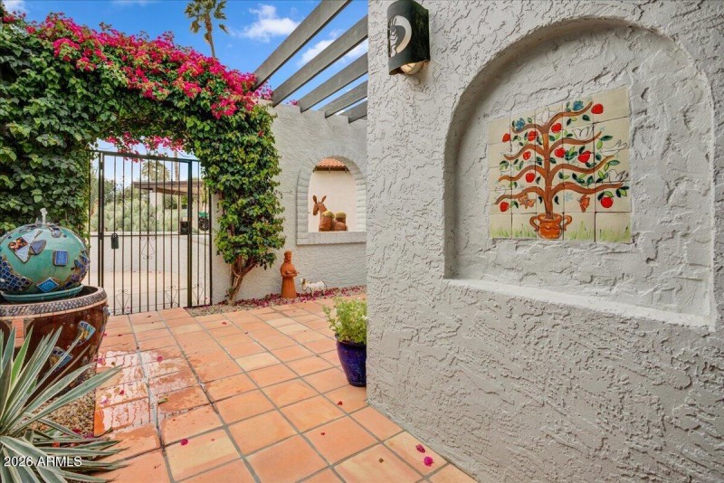 Pretty Front Courtyard