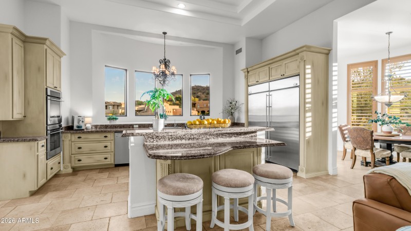 Open to breakfast room