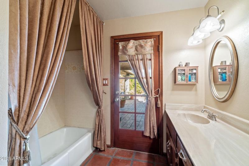 BATHROOM 3 (HALL BATHROOM)