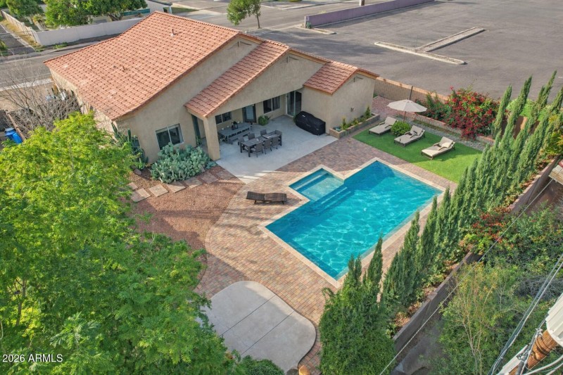 Backyard virtual staging