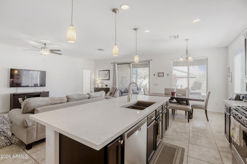 KITCHEN ISLAND AND FAMILY