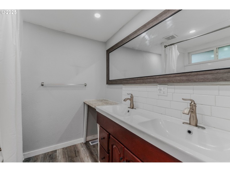 Bathroom, Attached