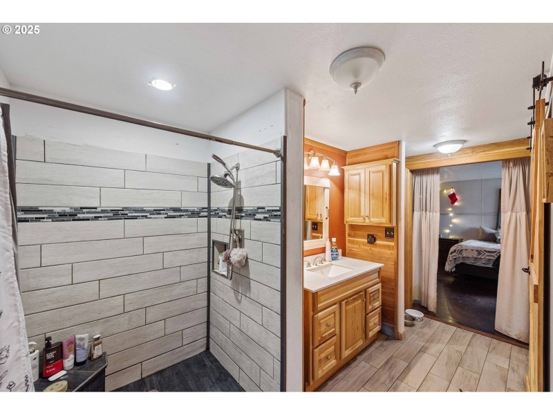 Owner's Suite Bathroom