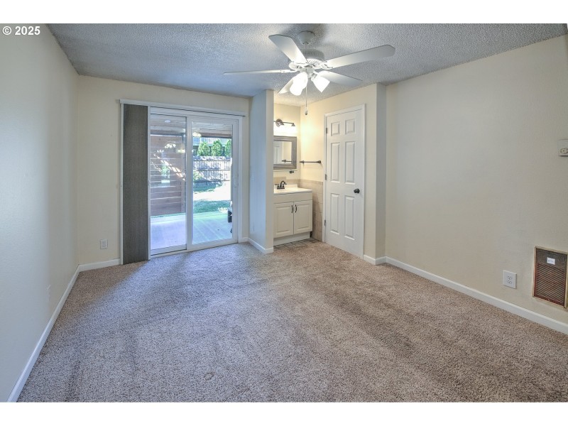 Bedroom, Primary