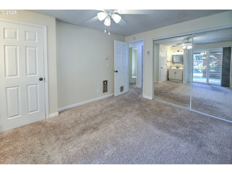 Bedroom, Primary
