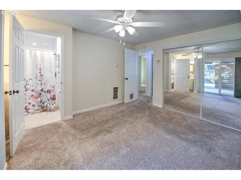 Bedroom, Primary