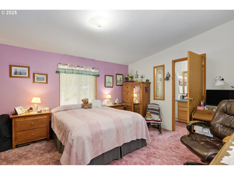Bedroom, Primary