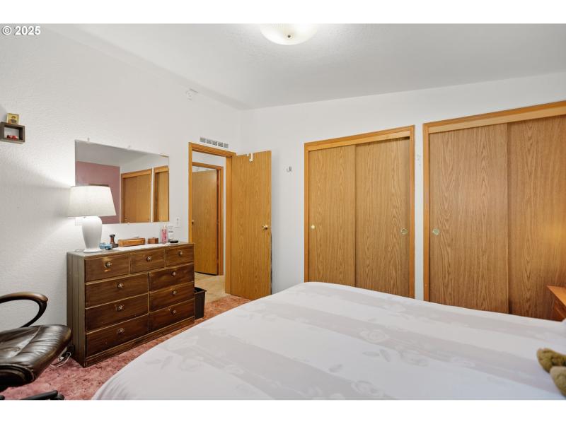 Bedroom, Primary