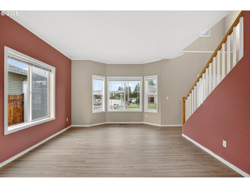 Living Room/Entrance