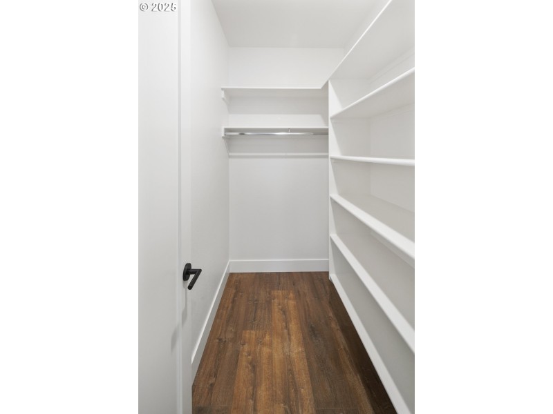 Bedroom, Primary