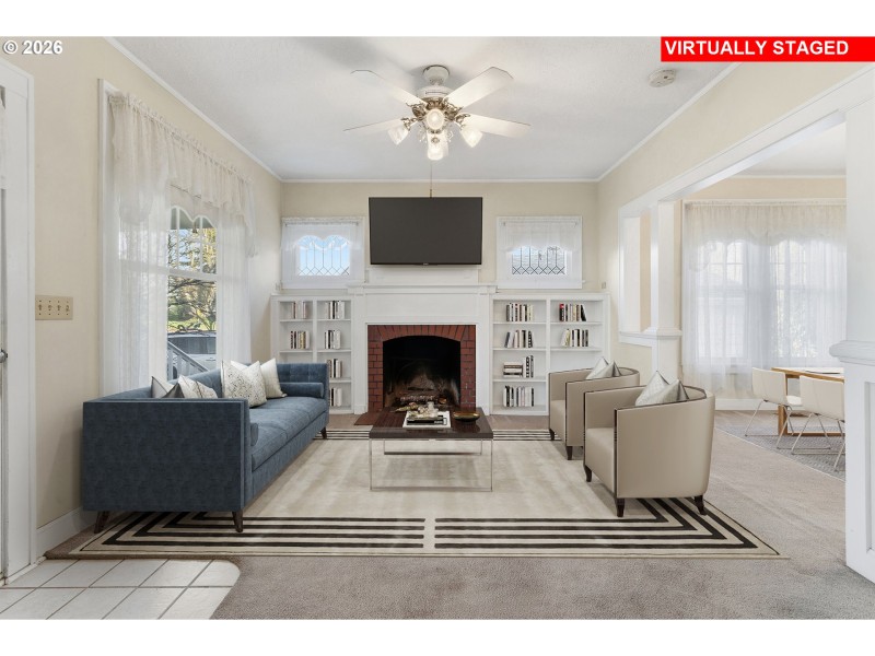 Living Room/Entrance