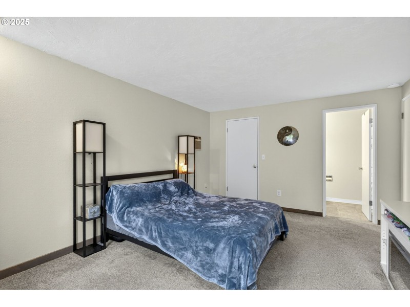 Bedroom, Primary