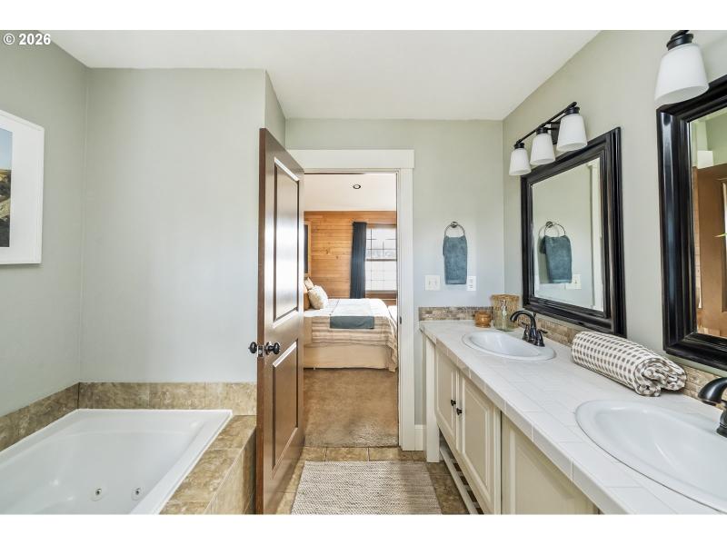 Owner's Suite Bathroom